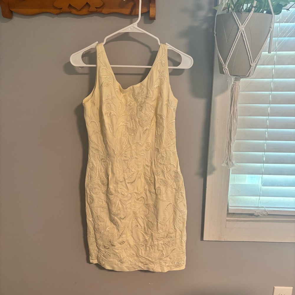 Carmen Marc Valvo Cream Floral Embroidered Mini Dress Size 6